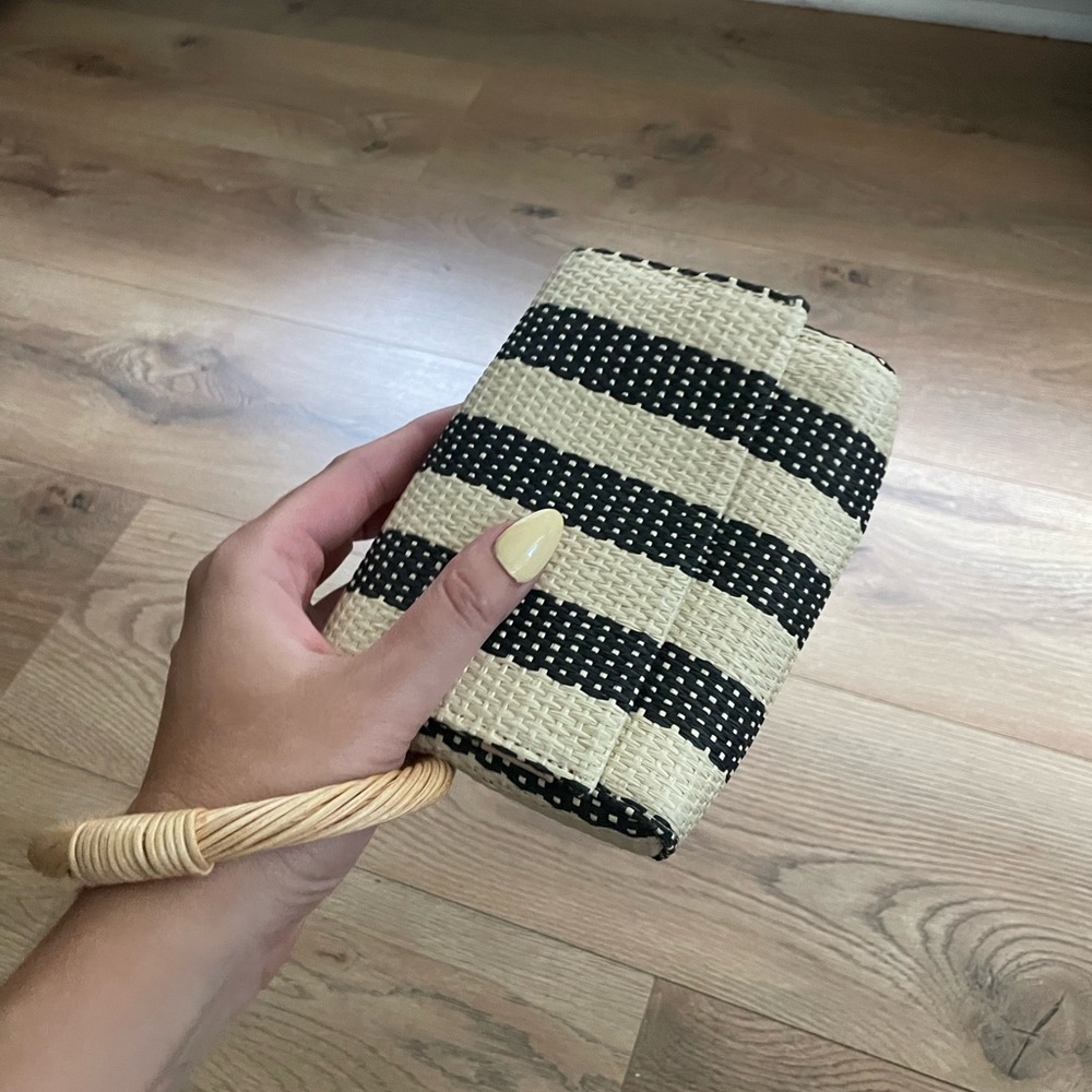 Black and Cream Striped Woven Bag - Picture 4 of 6
